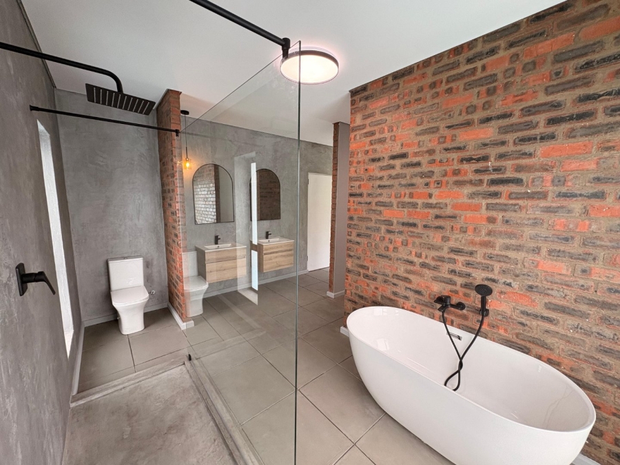 5 Bedroom Property for Sale in Cherry Creek Country Estate Western Cape